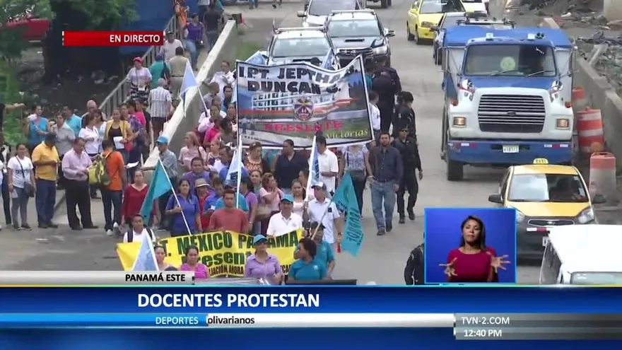 Docentes marchan por abandono en colegios públicos
