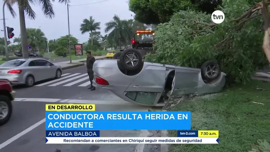 Una persona herida por colisión y vuelco en Avenida Balboa