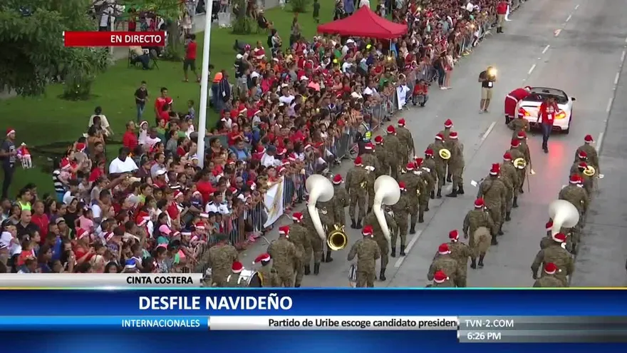 Desfile navideño de la capital atrae a interioranos y extranjeros