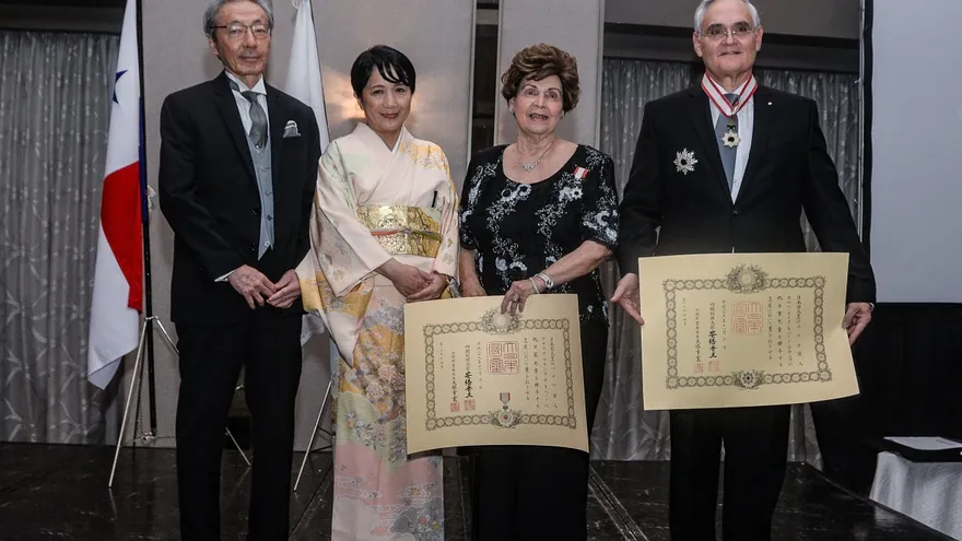 Administrador del Canal de Panamá recibe importante condecoración japonesa