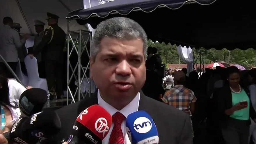 Alerta roja contra Martinelli está vigente