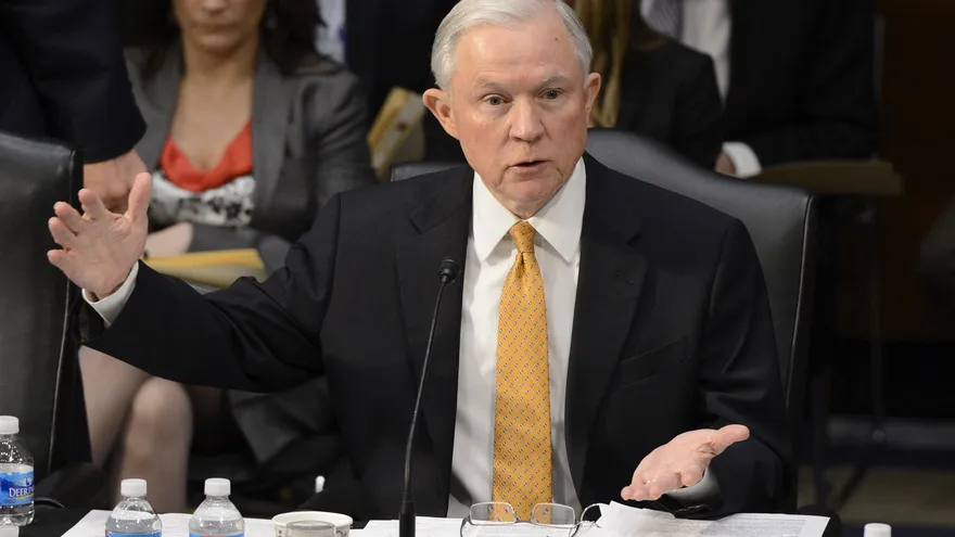 El senador Jeff Sessions, nominado por Donald Trump para ser su fiscal general de EE.UU.