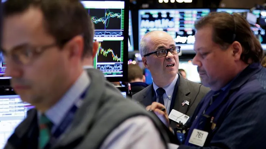 En todo el año, el Dow Jones de Industriales, el principal indicador del mercado, ha subido un 13,4 % y ha estado muy cerca de tocar por primera vez la marca psicológica de los 20.000 puntos, que se escapó entre los dedos el pasado 20 de diciembre.