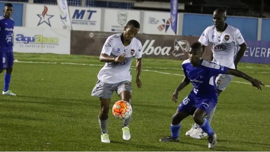 Los números no benefician al Plaza Amador ante el Árabe Unido. Foto/LPF
