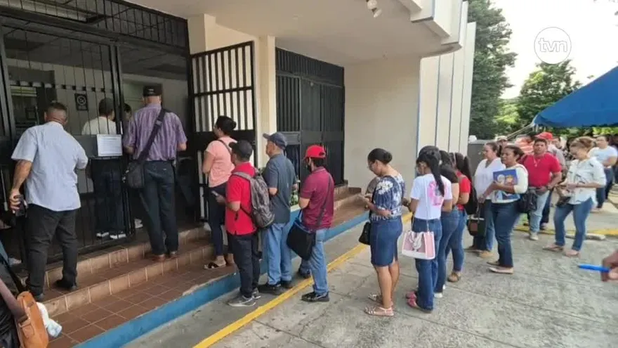 Sistema de jubilación: Asegurados abarrotan agencia de la CSS en David en busca de información