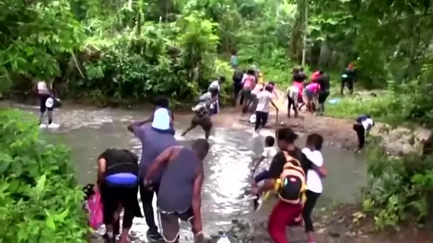 La dramática historia de los migrantes que cruzan la selva del Darién