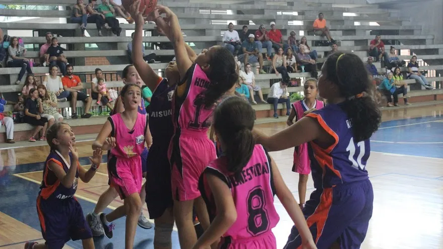 Las chicas de la categoría Sub-10 jugaron fuerte