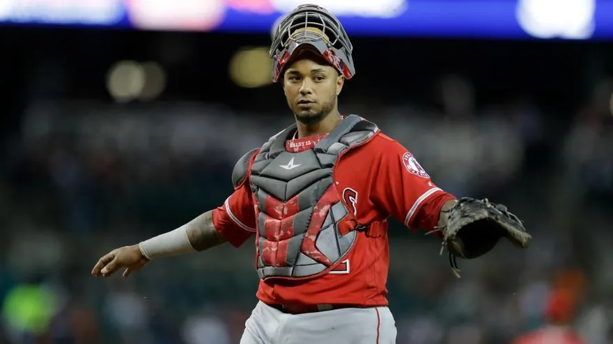 El receptor boricua Maldonado llega a los Astros traspasado por Angelinos