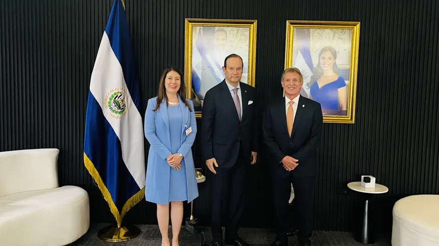 Canciller Martínez-Acha Vásquez inicia visita oficial a El Salvador