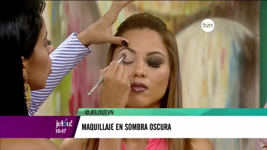 Cómo maquillarte con sombras oscuras sin parecer que tienes un moretón en el ojo