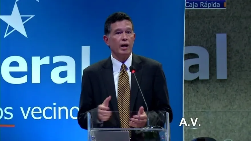 Banco General reconoce a estudiantes panameños