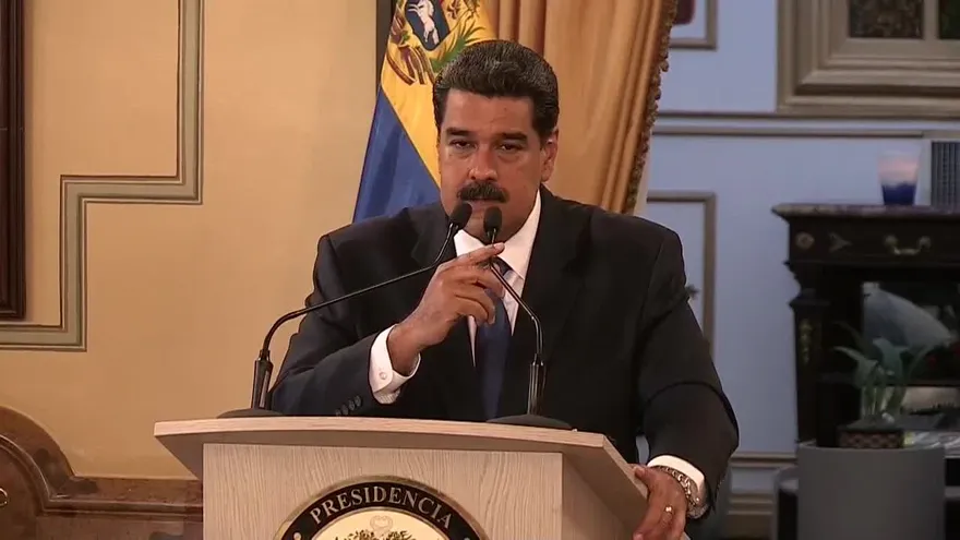 Fallo eléctrico interrumpe rueda de prensa de Maduro en palacio presidencial