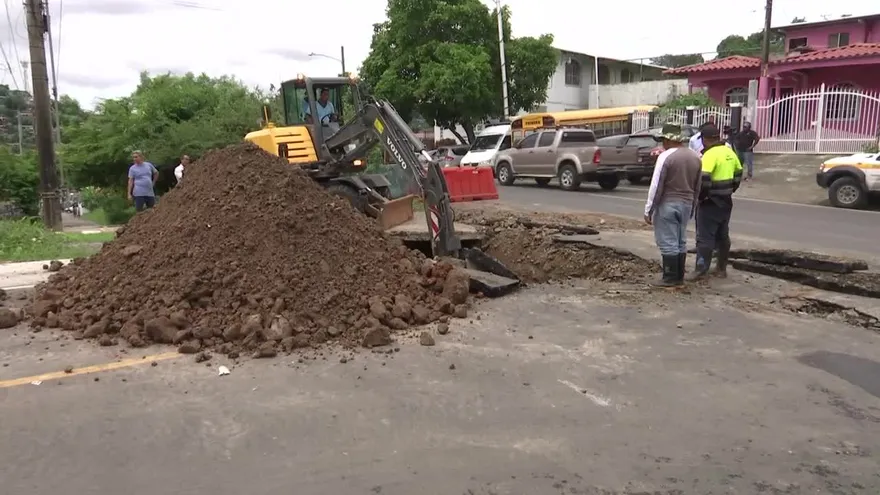 Rotura de tubería en Santa Librada genera afectaciones