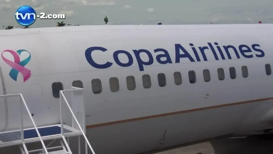 Copa Airlines solidarizándose con la campaña de las cintas azul y rosada