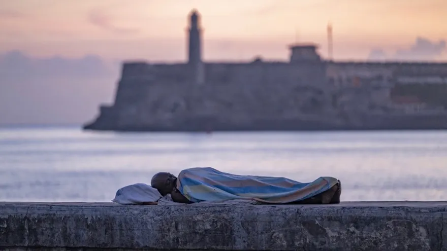 Cubans sleep outdoors to escape heat and blackouts amid deepening crisis