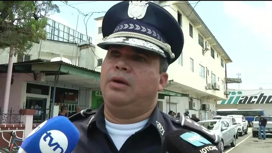 Capturan a tres personas por supuesta vinculación a red de extorsión