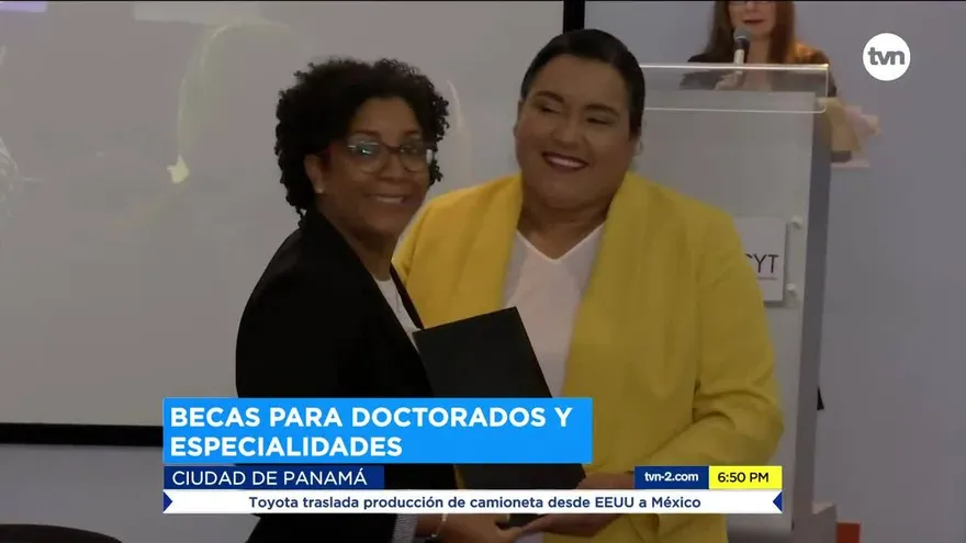 Senacyt e Ifarhu entregan  20 becas de excelencia por mérito