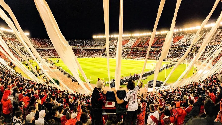 El Monumental se engalana para albergar el Superclásico