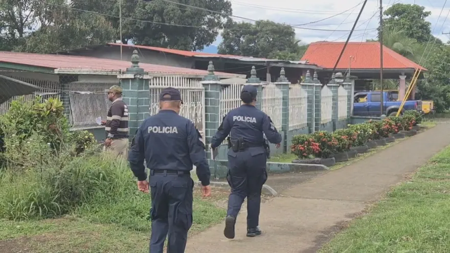 Agentes de la Policía Nacional en El Emplame, Changuinola