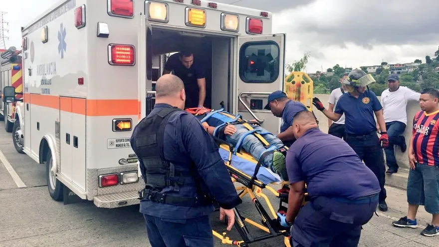 Más de media docena de heridos deja accidente en el Corredor Norte. Fotografía @BCBRP