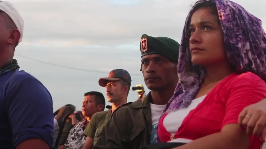 Guerrilleros FARC celebraron la paz en campamento en la selva