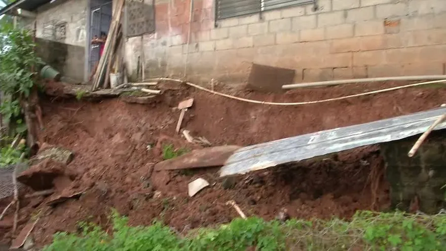 Aumentan posibilidades de deslizamientos de tierra