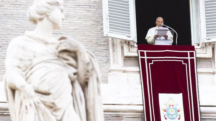 El Papa pide rezar para expresar cercanía a los migrantes y refugiados