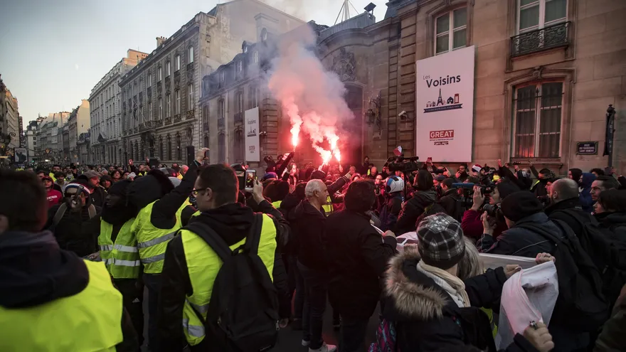 Protestas contra la subida de impuestos a los carburantes en París
