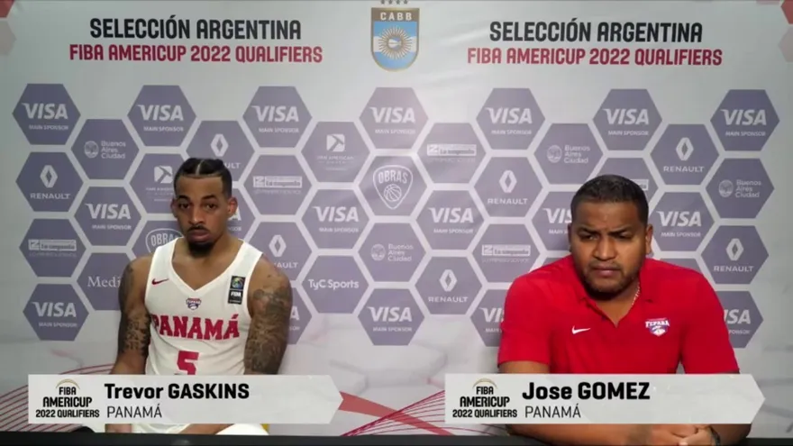 Trevor Gaskins y José Gómez en conferencia de prensa luego de caer ante Uruguay