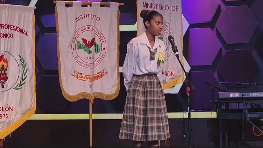 Estudiantes con necesidades especiales brillan en concurso de deletreo en inglés en Colón