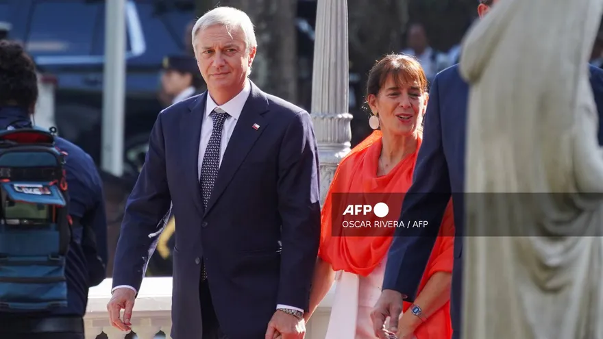 Kast recorre megacárcel de Bukele para "estudiar" modelo de El Salvador