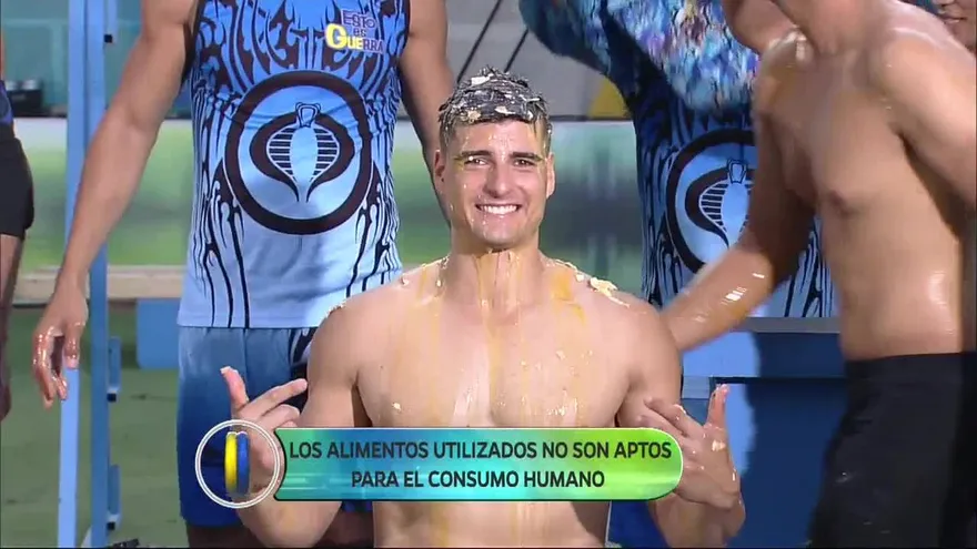 ¡Huevos podridos en la cabeza como castigo para los leones!