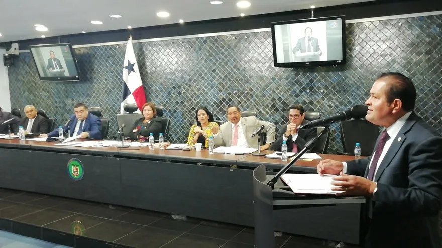 Prohijan anteproyecto de ley que propone equiparar décimo de funcionarios