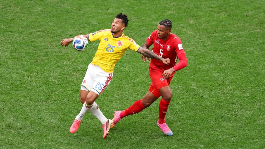 Luis Suárez y Manuel Akanji partido Colombia vs Suiza