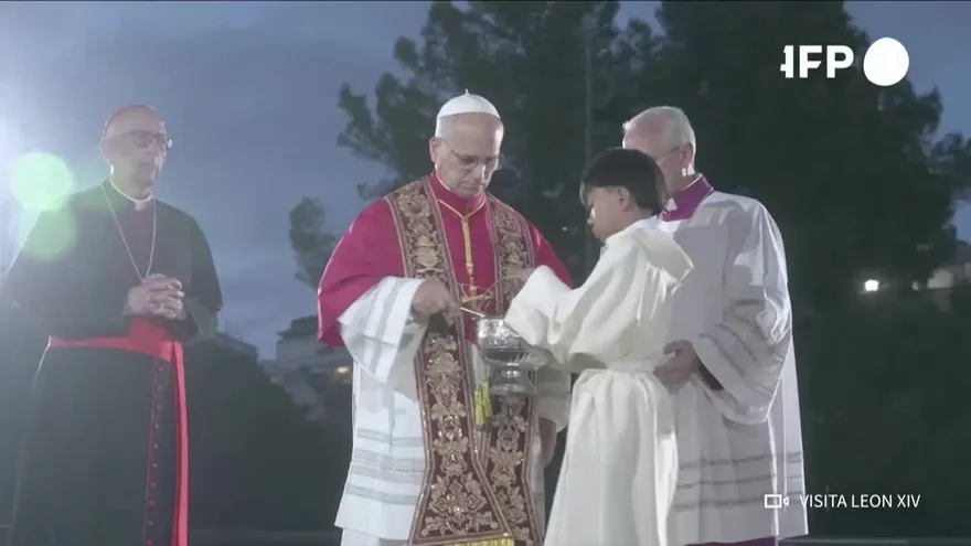 León XIV bendice la torre de Jesucristo y convierte a la Sag