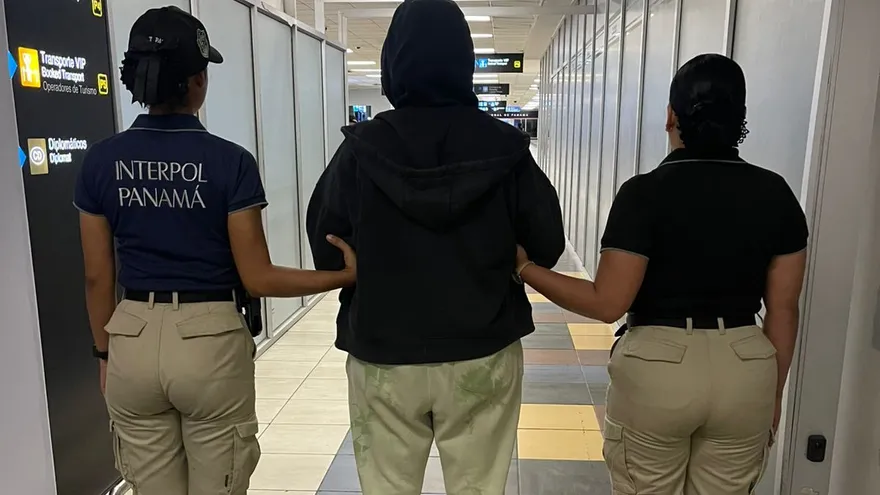 Detienen en Tocumen a extranjera requerida por homicidio en Estados Unidos