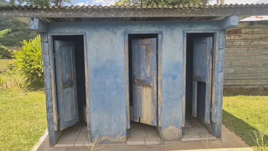 Nueva estructura sanitaria permanece sin uso por falta de agua en escuela de Veraguas