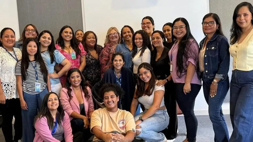 Voces femeninas comparten liderazgo y experiencias en encuentro de Speed Mentoring de TVN