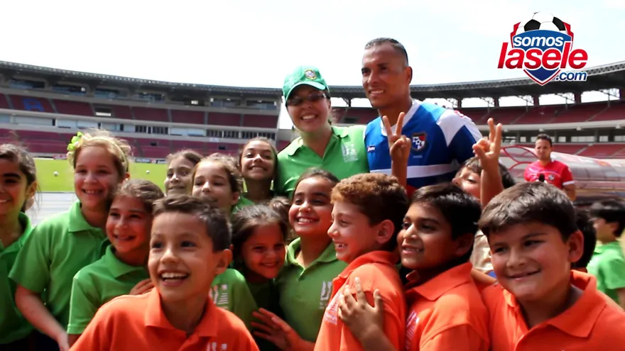 Curiosidades de la sele, los niños junto a los jugadores de la selección