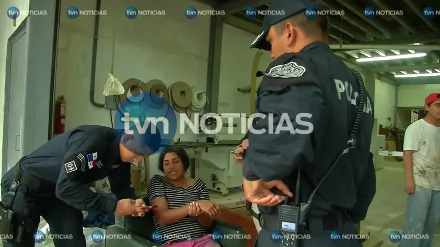 Mujer que casi muere al ser arrastrada por la corriente está estable