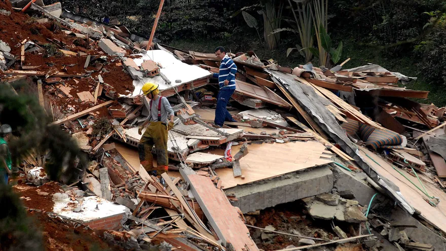 Tres por el derrumbe de un edificio en Cartagena de Indias