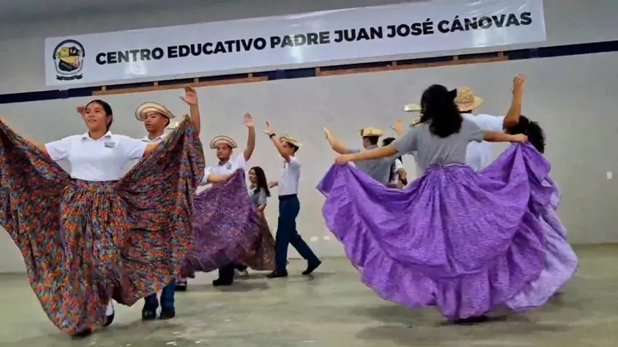Conjunto típico del Centro Educativo Padre Juan José Cánovas