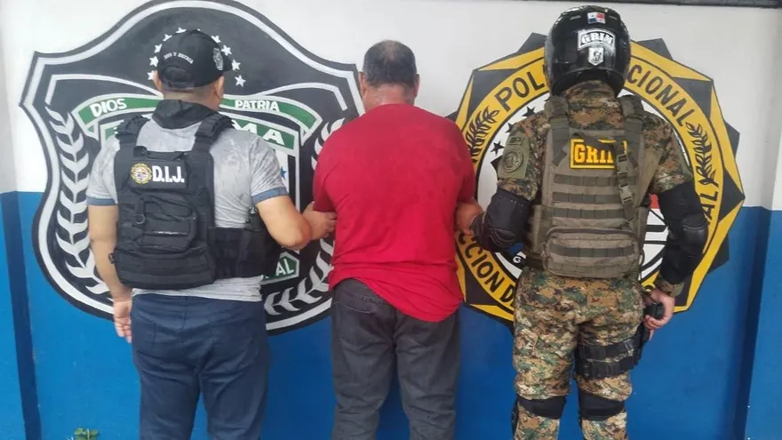 La Policía Nacional confirmó este viernes la aprehensión de un hombre en el distrito de Chepo, luego de una diligencia de allanamiento y registro realizada en una residencia ubicada en el sector de La Higuera.