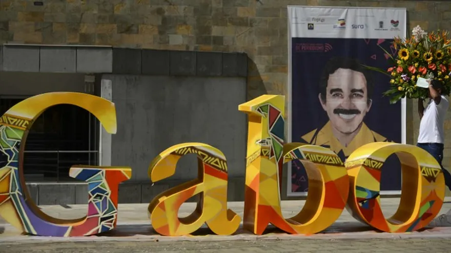 Entre exposiciones, conferencias y premiaciones, se inicia el festival, el martes 29 de septiembre de 2015. Actividades del Premio de Periodismo Gabriel García Márquez a lo mejor de Iberoamérica, en Medellín (Colombia).