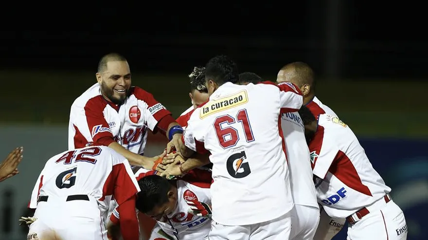 Nicaragua, único país del continente americano jugando al béisbol
