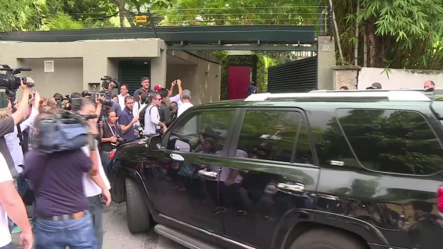 Opositor venezolano López deja prisión por arresto domiciliario