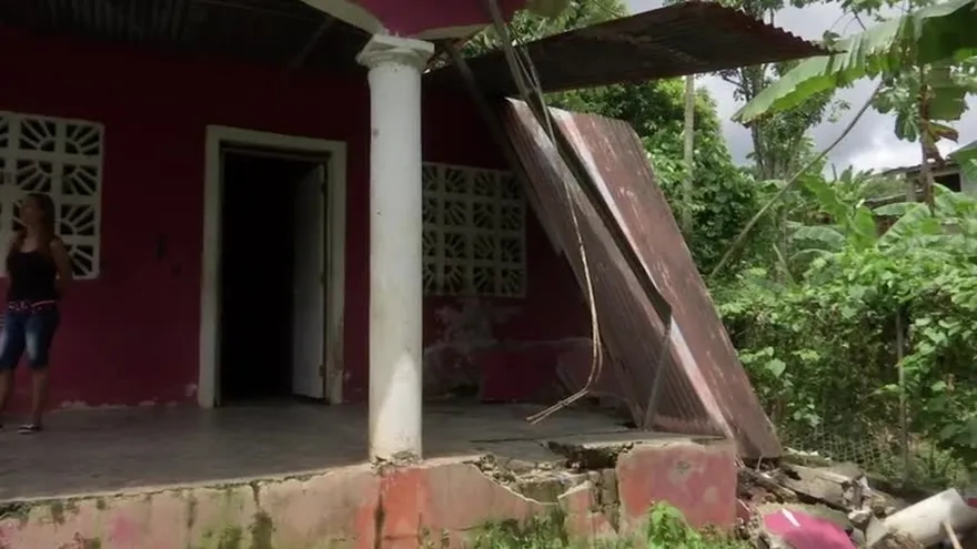 Una casa se está cayendo en Tocumen