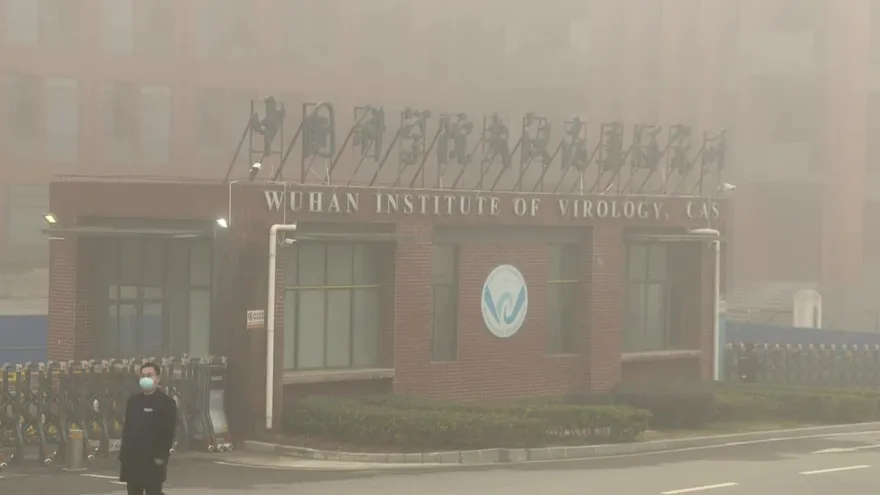 China bajo presión después que la OMS reviviera teoría de escape de covid-19 de laboratorio