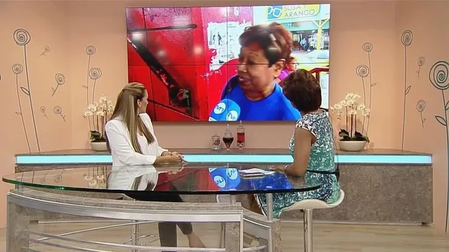 ¡Esos vecinos que molestan y perturban!