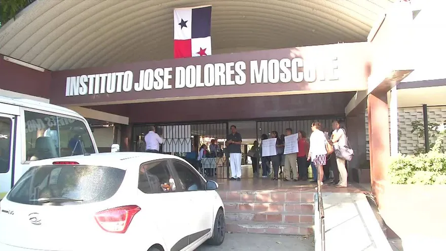 Padres apoyan paro de profesores en José Dolores Moscote